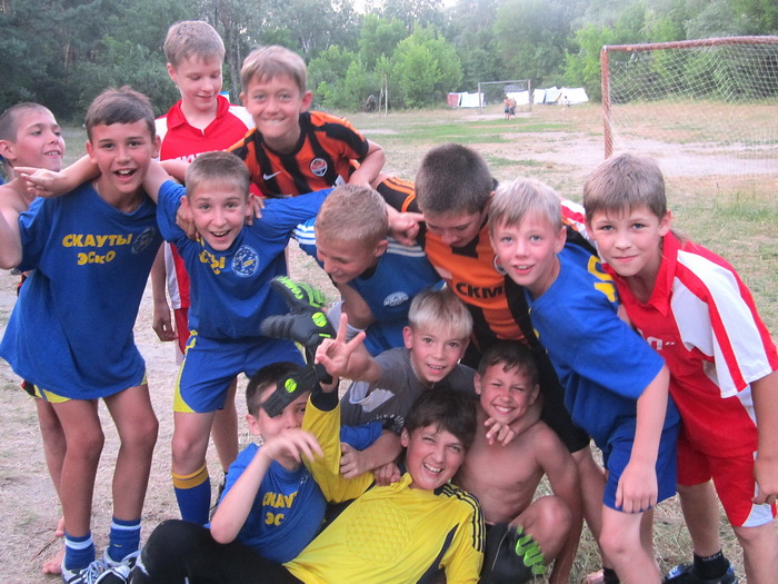 Спортивный лагерь принял в палатки юных футболистов!